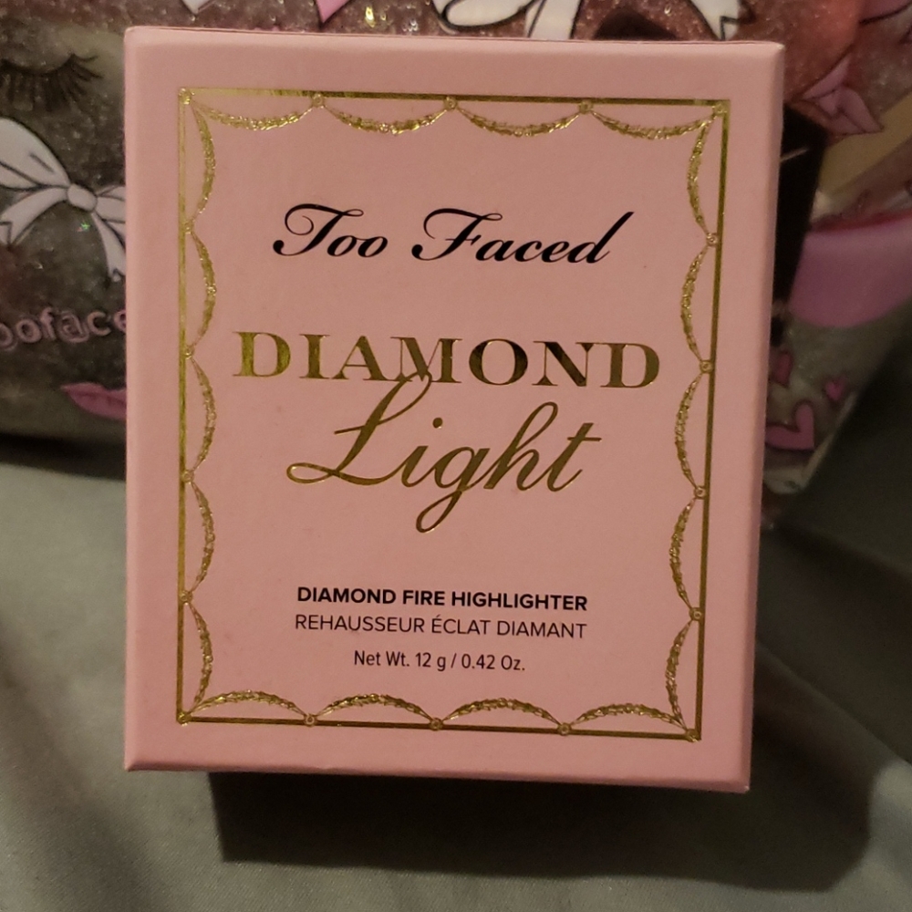 Too faced Diamond Light Hightlighter